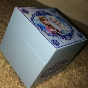 Frozen jewelry box
